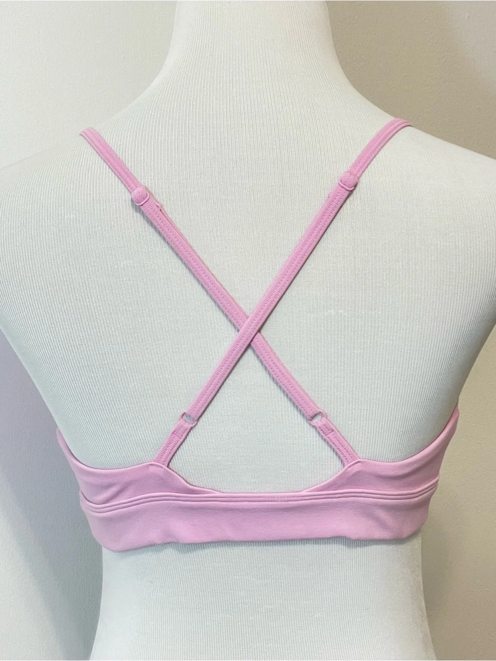 NWOT Alo Yoga Splendor Sports Bra in Candy Heart Pink Size M